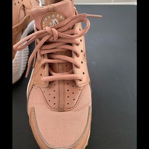 Nike Air Huarache Run Dusted Clay 634835-200 Wm7.5